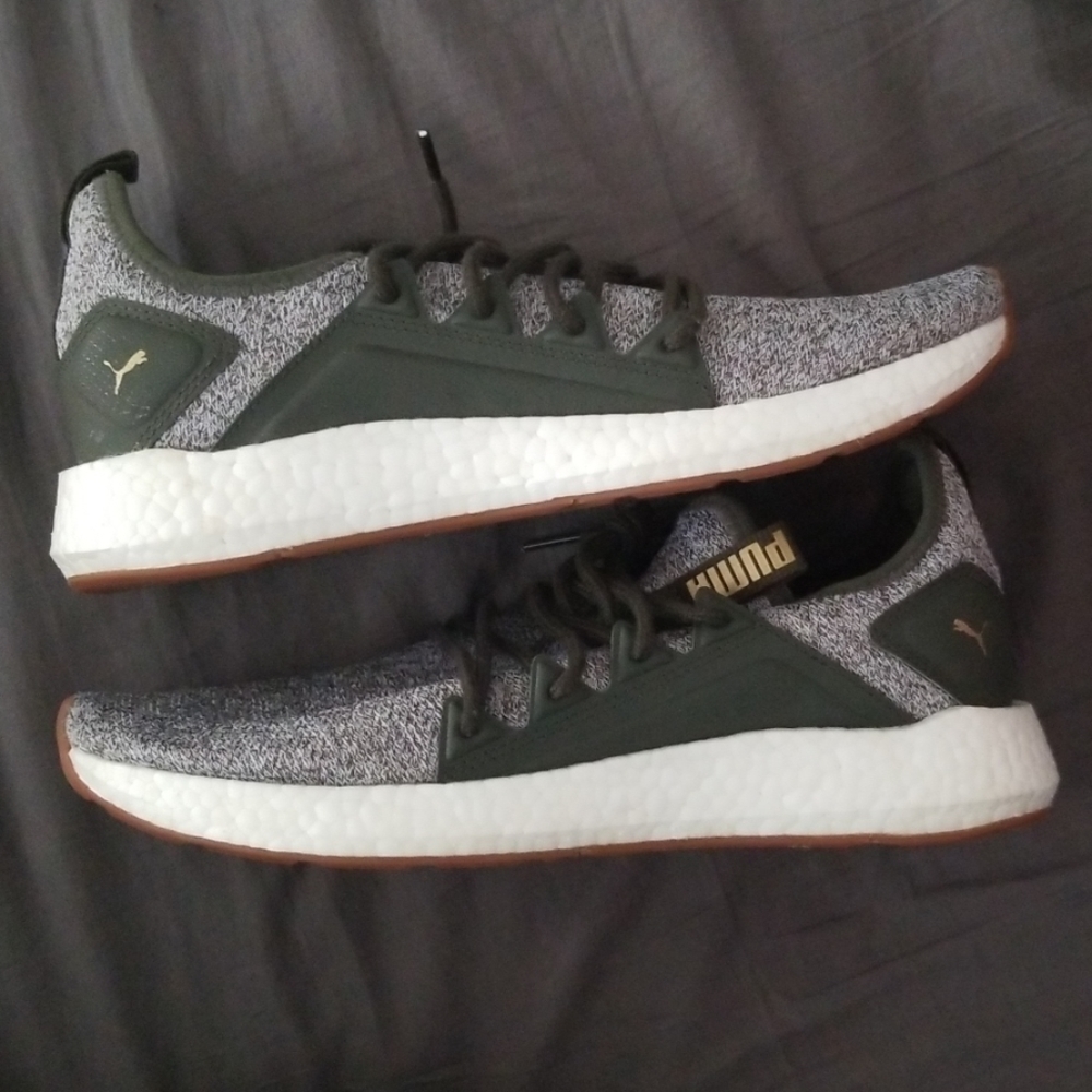 Women's Puma sneakers